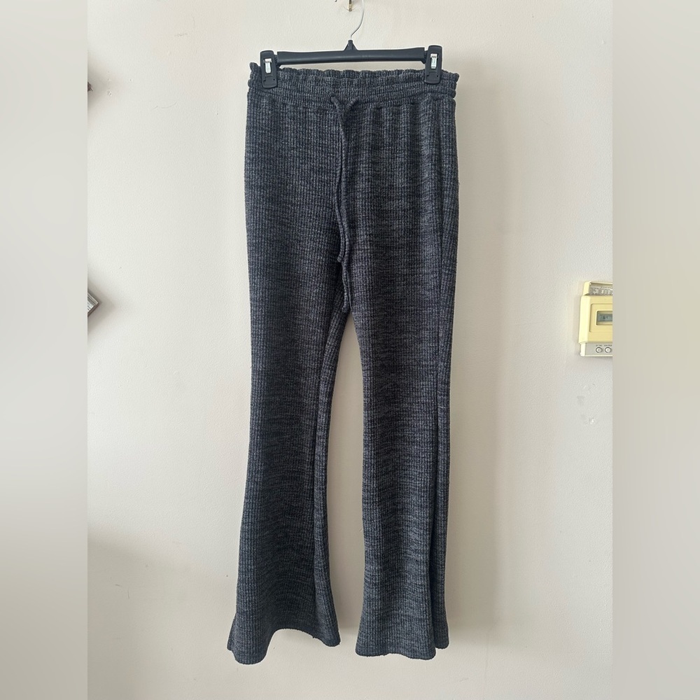 Women’s SO high rise ribbed flare grey pants S